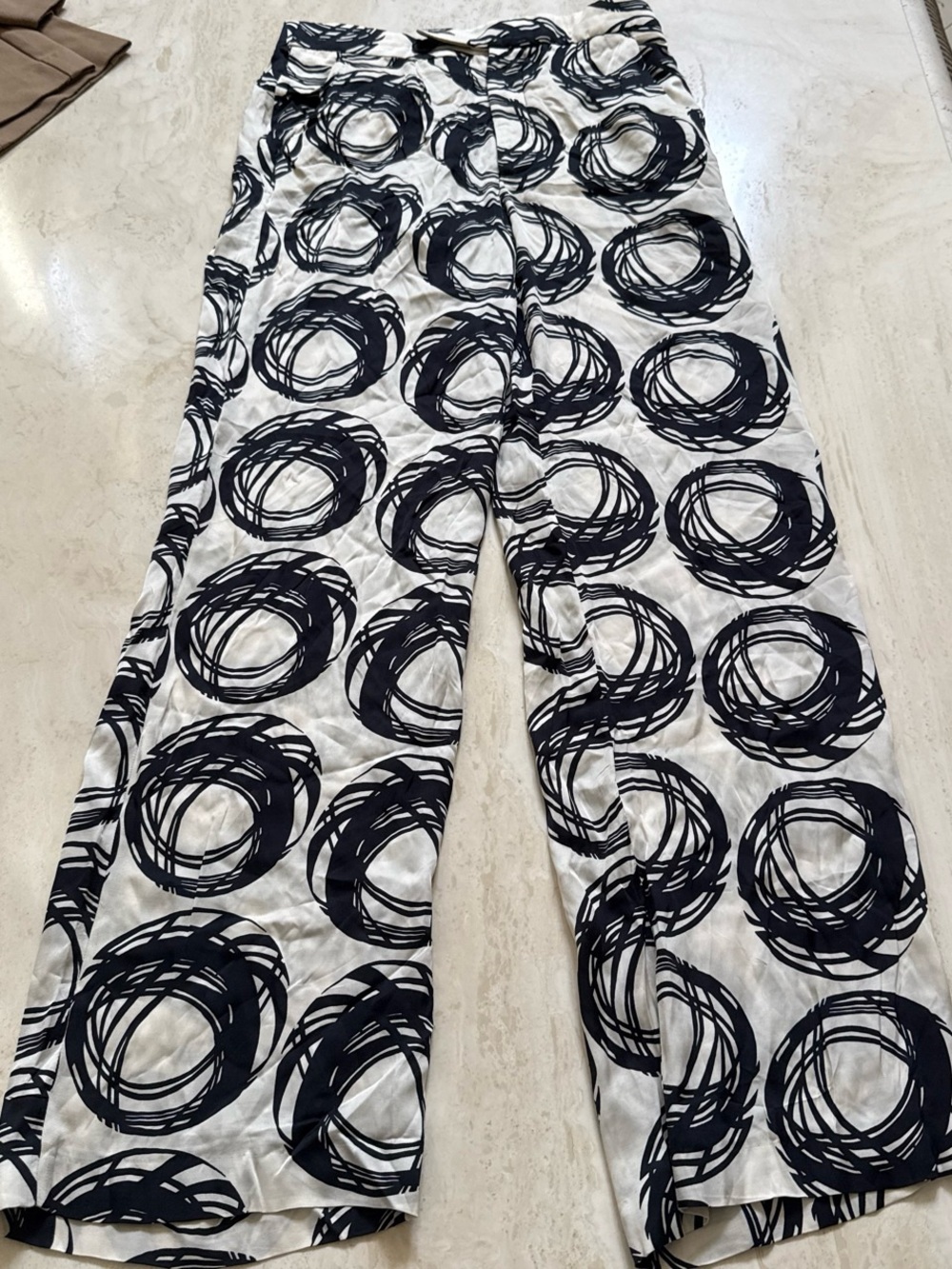 Women White & White Patterned Wide-Leg Pants